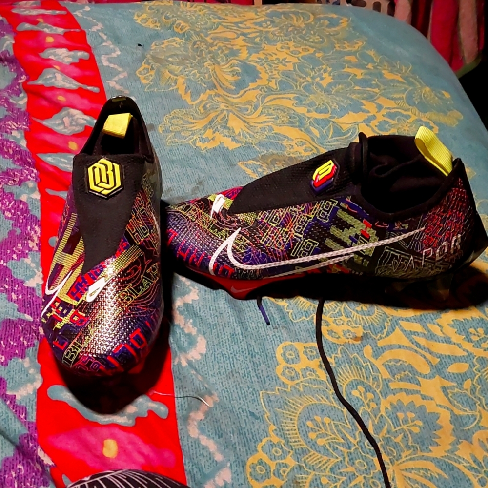 Odell Beckham Jr. x Vapor Edge Pro 'Black Electro Purple football cleats Nike